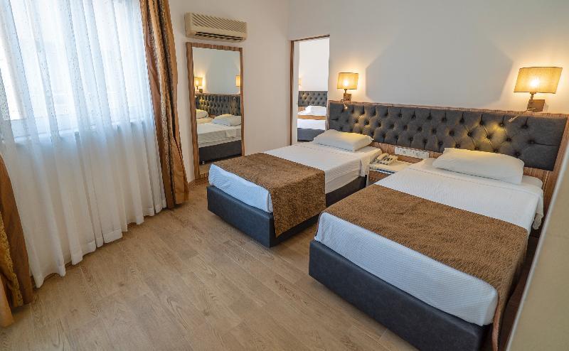 Kleopatra Celine Hotel Alanya Exterior photo